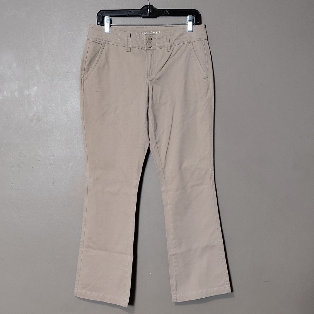 Maurices 2 Button Khaki Pants Size 5/6 Short